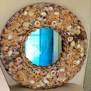 Round Seashell Mirror